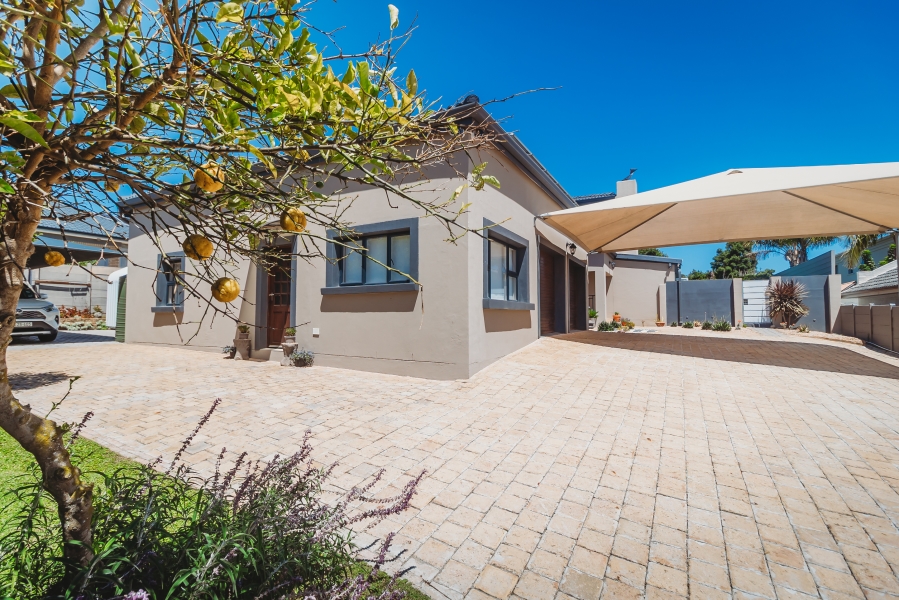 5 Bedroom Property for Sale in Panorama Western Cape